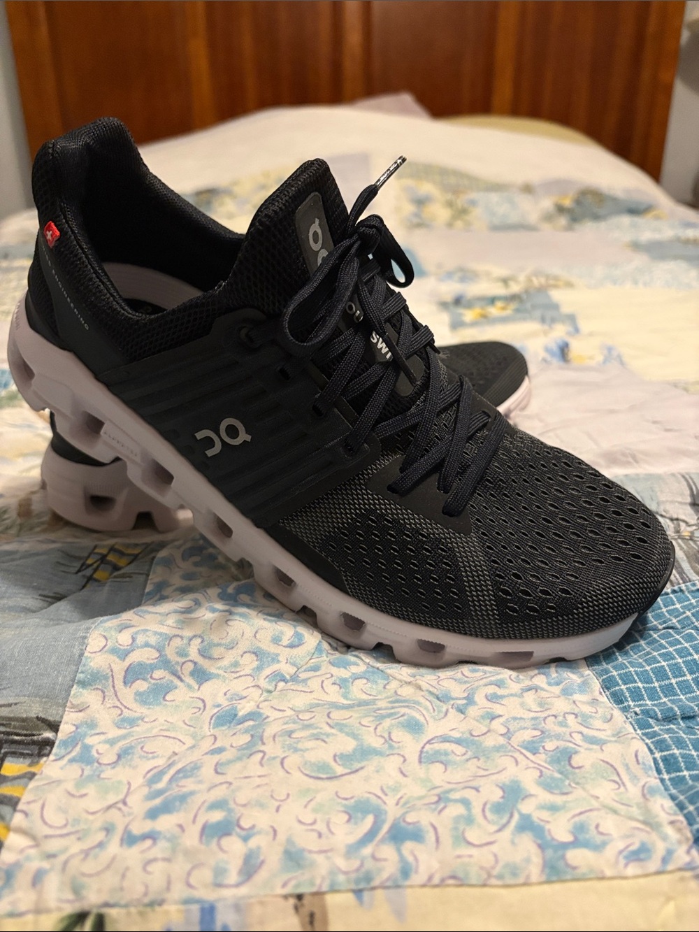 On Cloudswift women’s size 9
